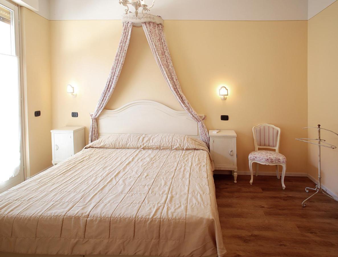 Appartamenti Piazza Umberto I Torri Del Benaco Exteriér fotografie