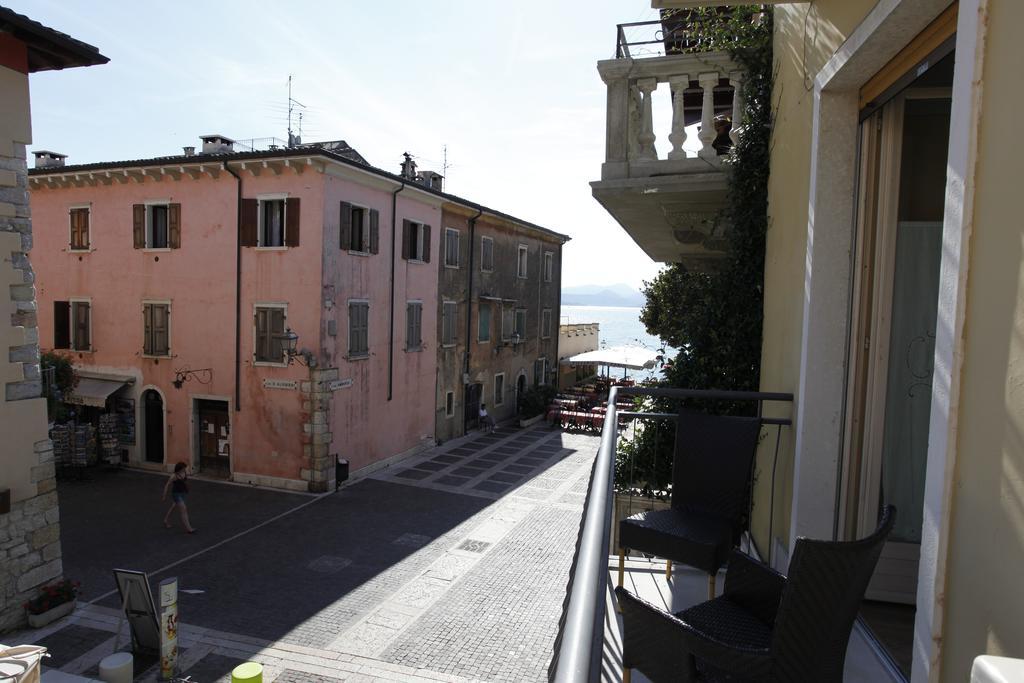 Appartamenti Piazza Umberto I Torri Del Benaco Pokoj fotografie