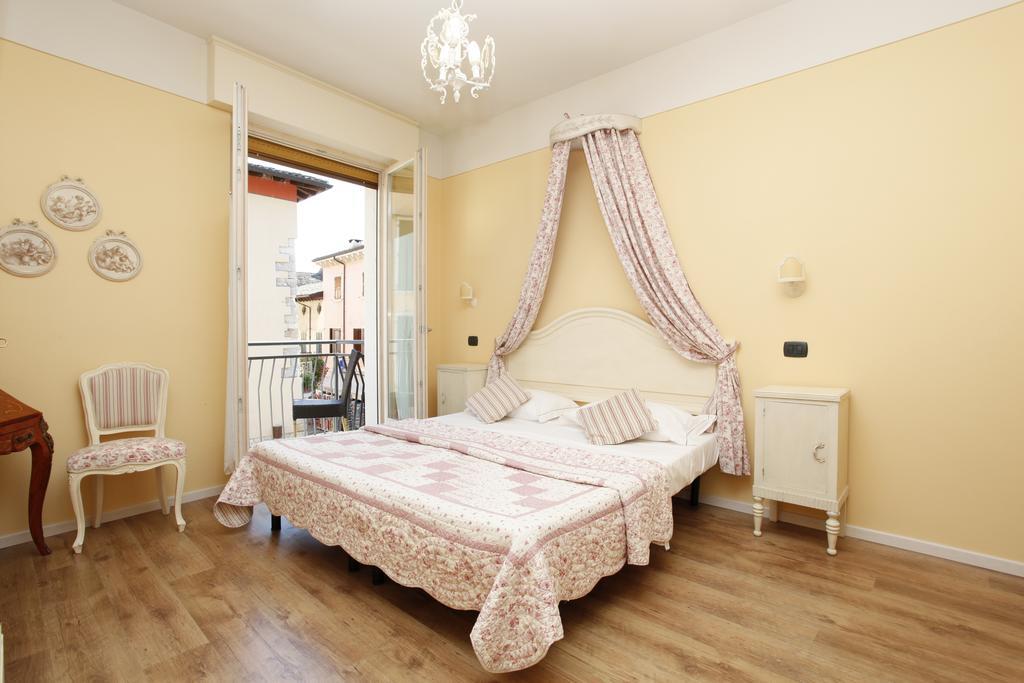 Appartamenti Piazza Umberto I Torri Del Benaco Pokoj fotografie